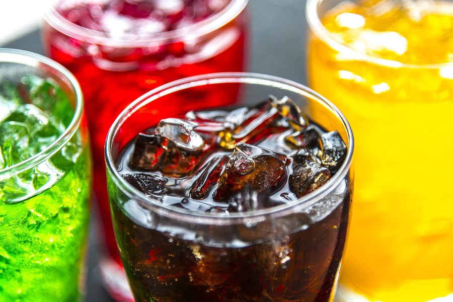 soda minuman mengandung gula yang tinggi