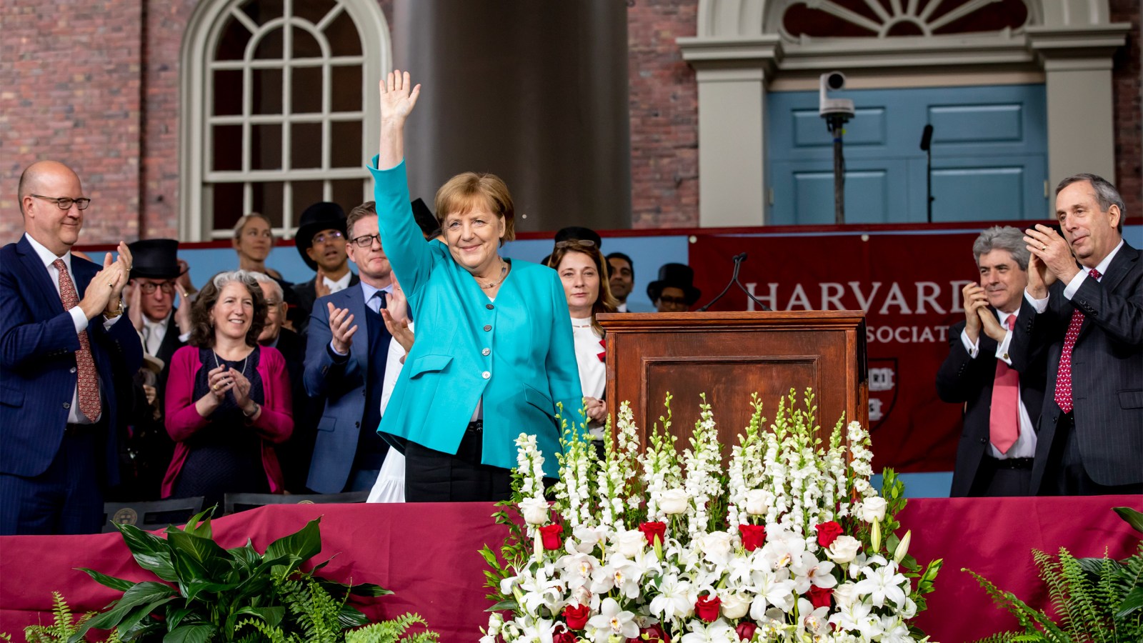 Merkel advises graduates: Break the walls that hem you in