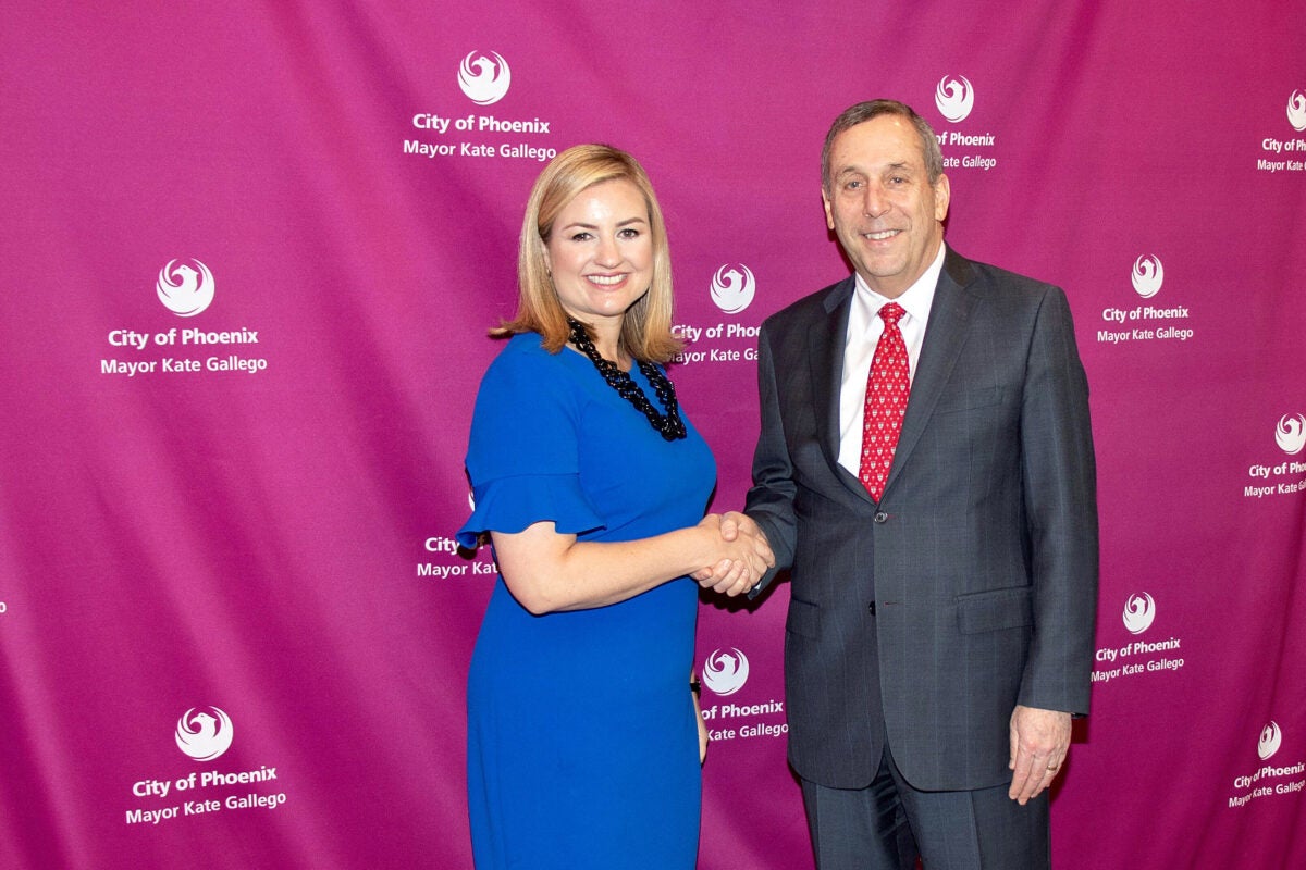 Larry Bacow shakes hands with Phoenix mayor