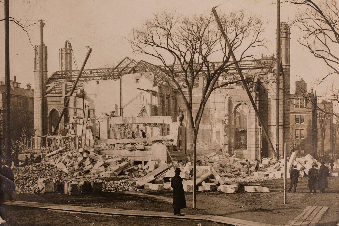 Passers-by watch razing of Gore Hall in 1913.