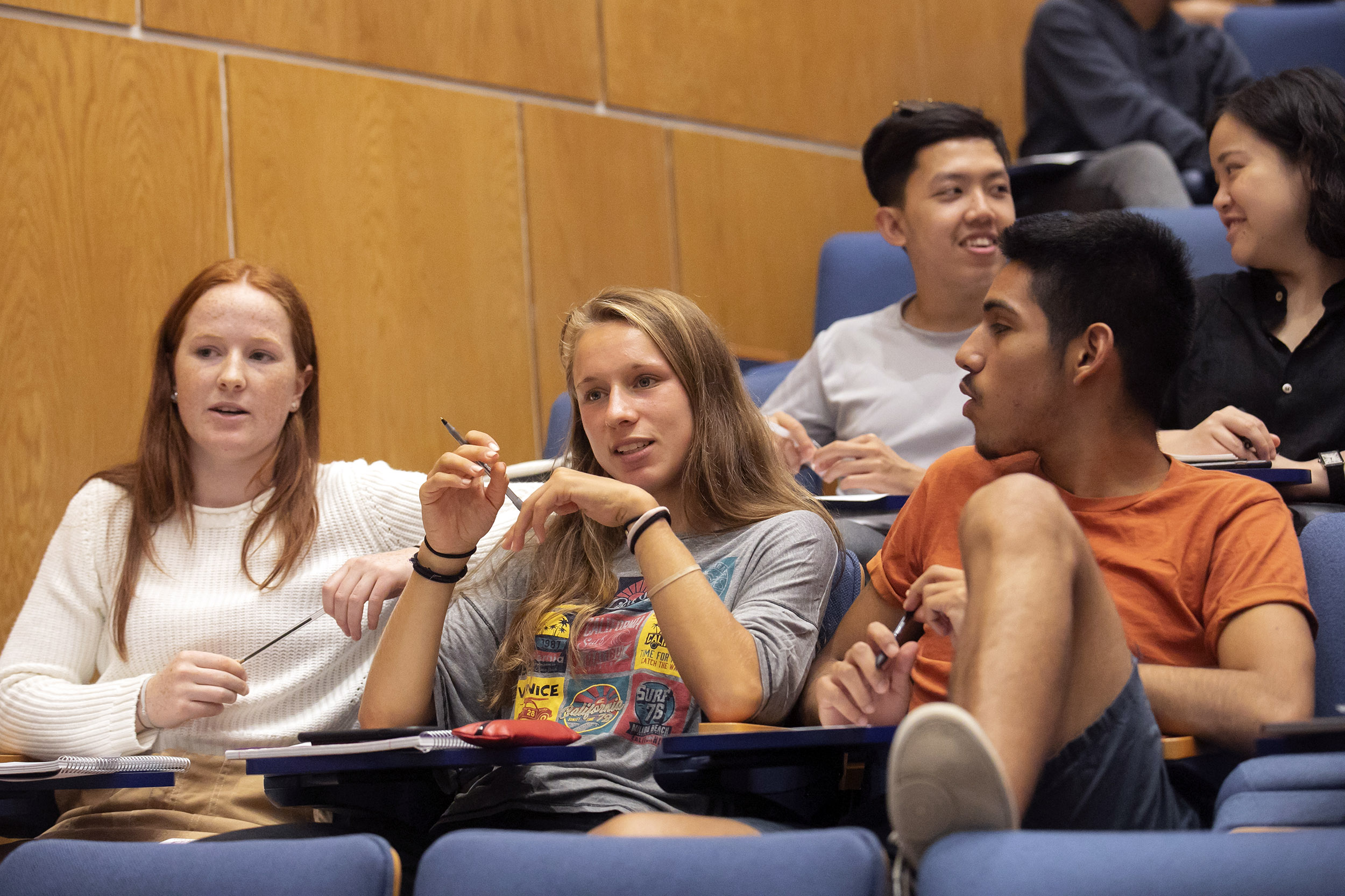 Harvard courses. Студенты Гарварда. Students Parties University Harvard. Projects from Harvard students. Harvard students at classes.