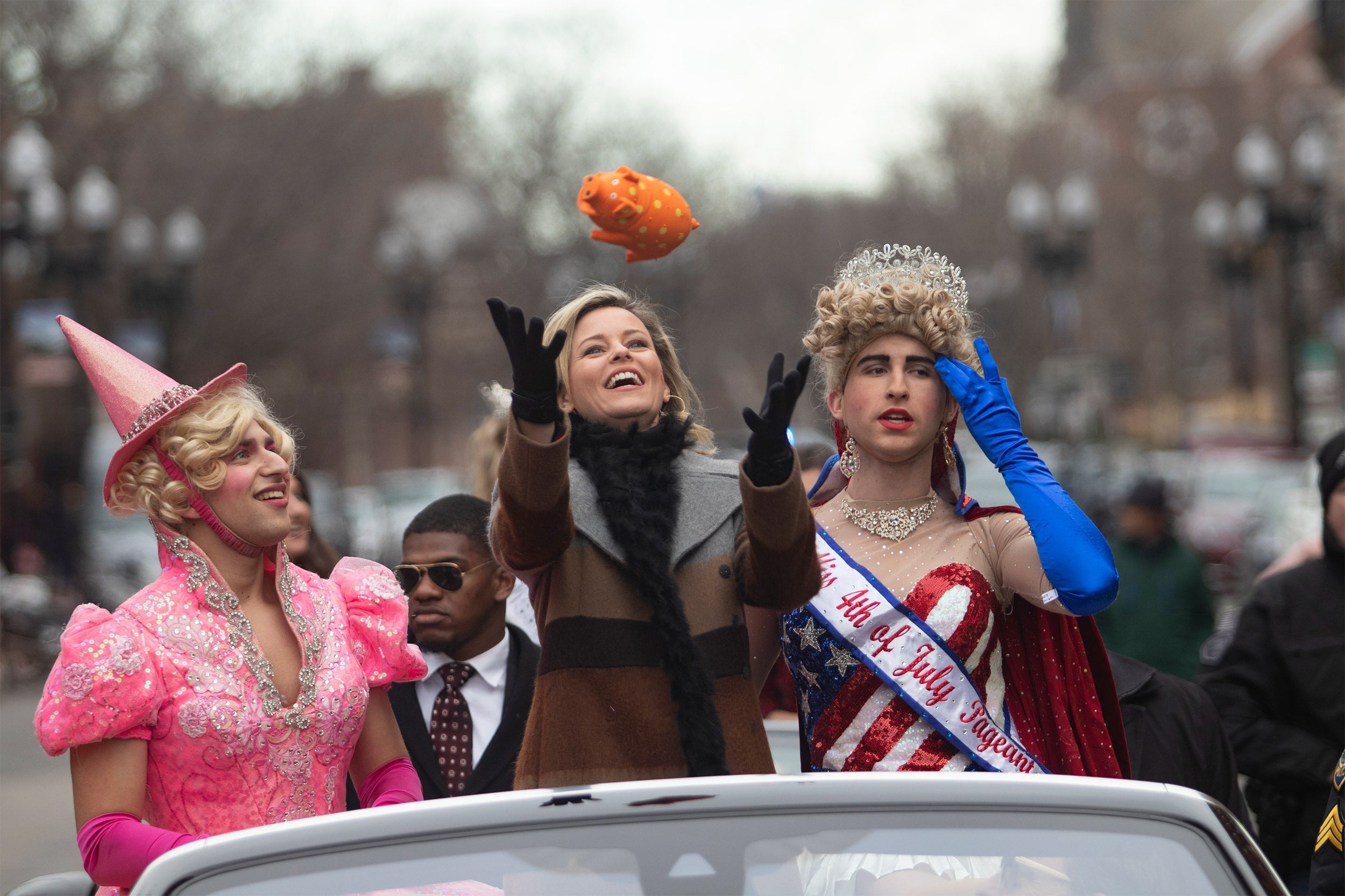 Hasty Pudding Woman of the Year Elizabeth Banks in parade.