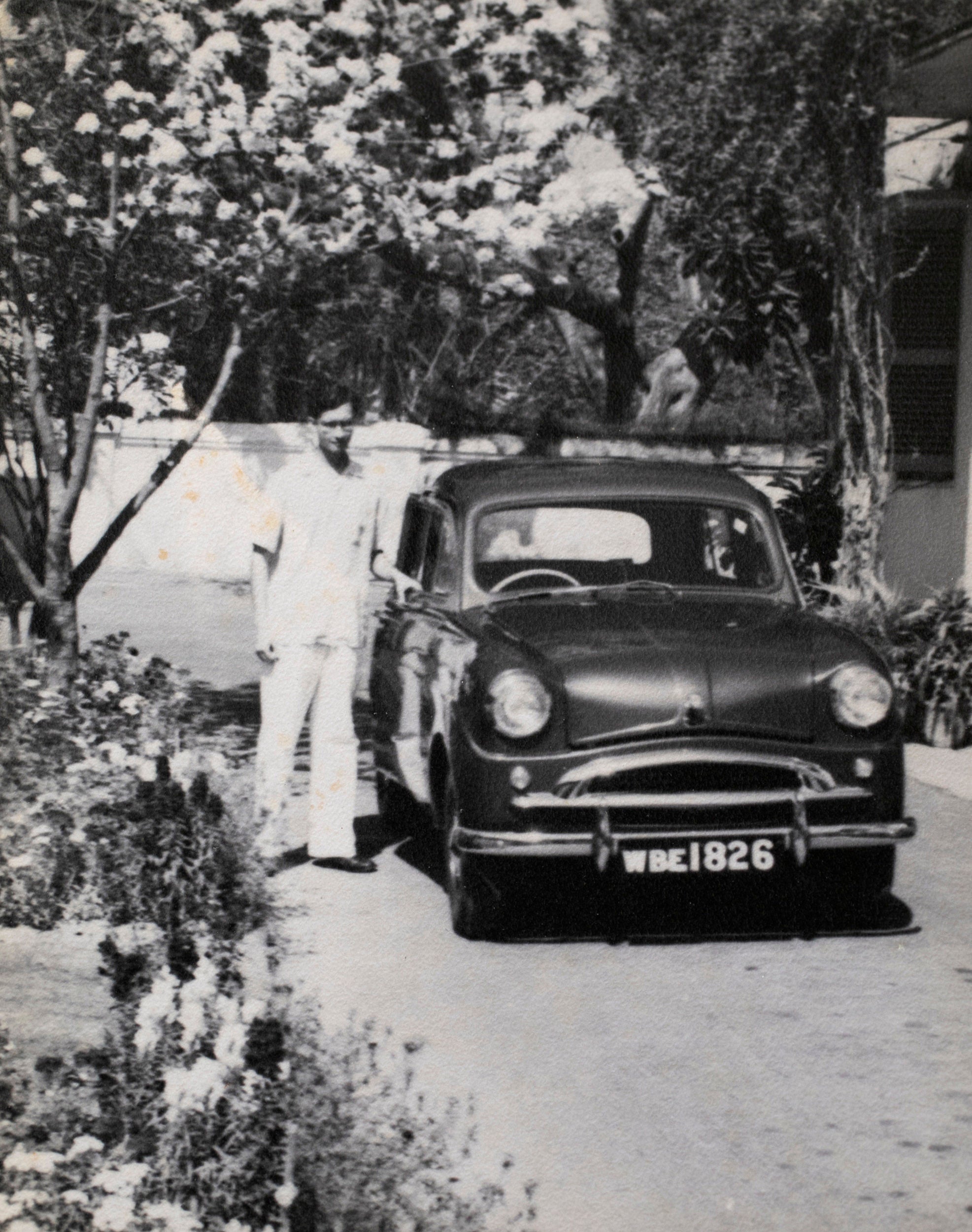 Amartya Sen with a car.