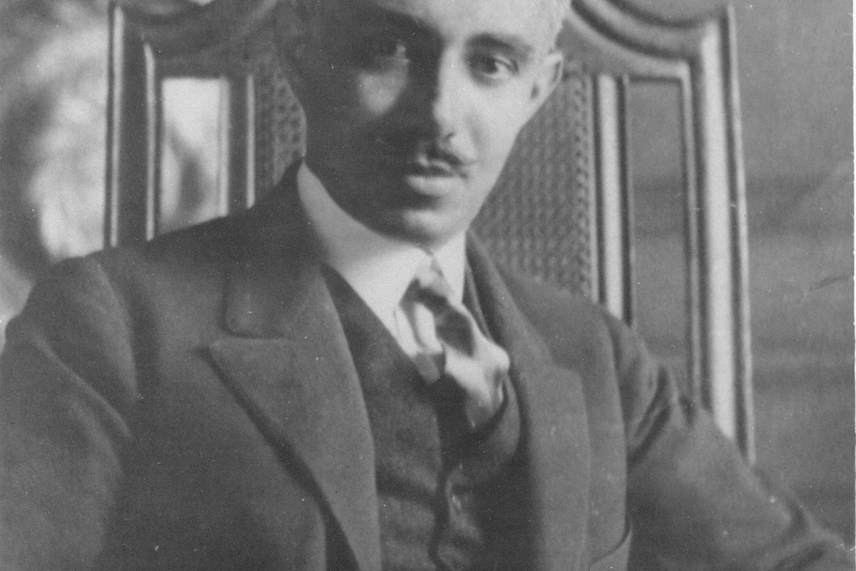 Black and white photo of Abele.