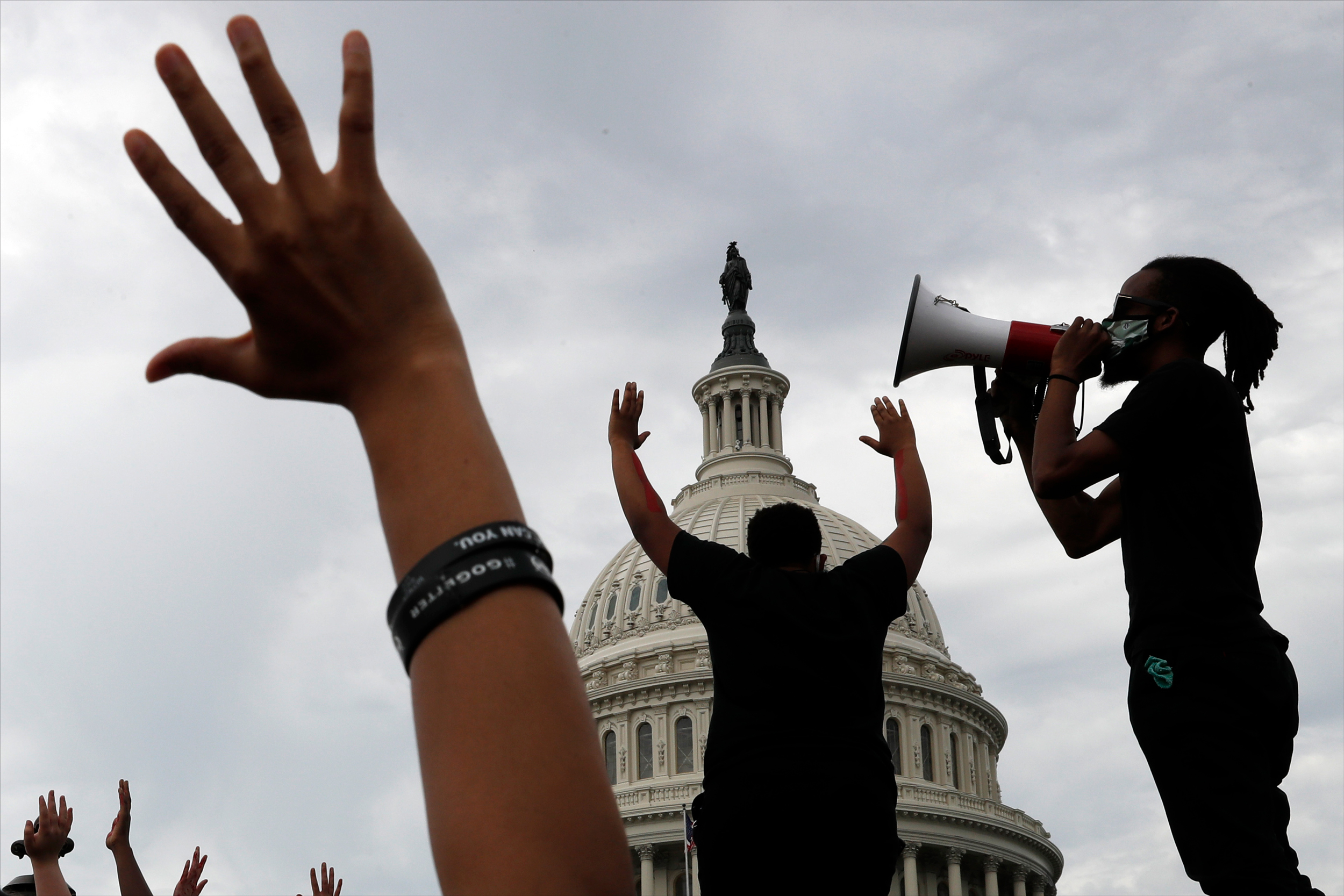 Fbi Cast: The Future Of Policing In America - g9gapkw
