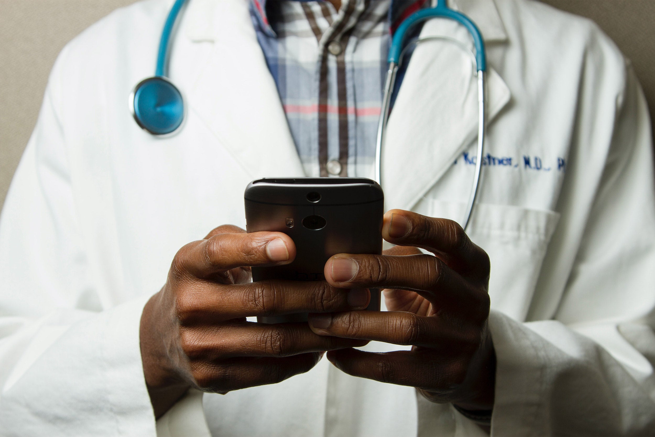 Doctor holding smartphone.