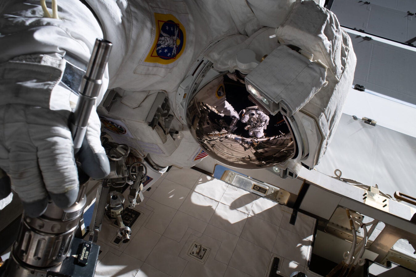 Jessica Meir in astronaut suit.