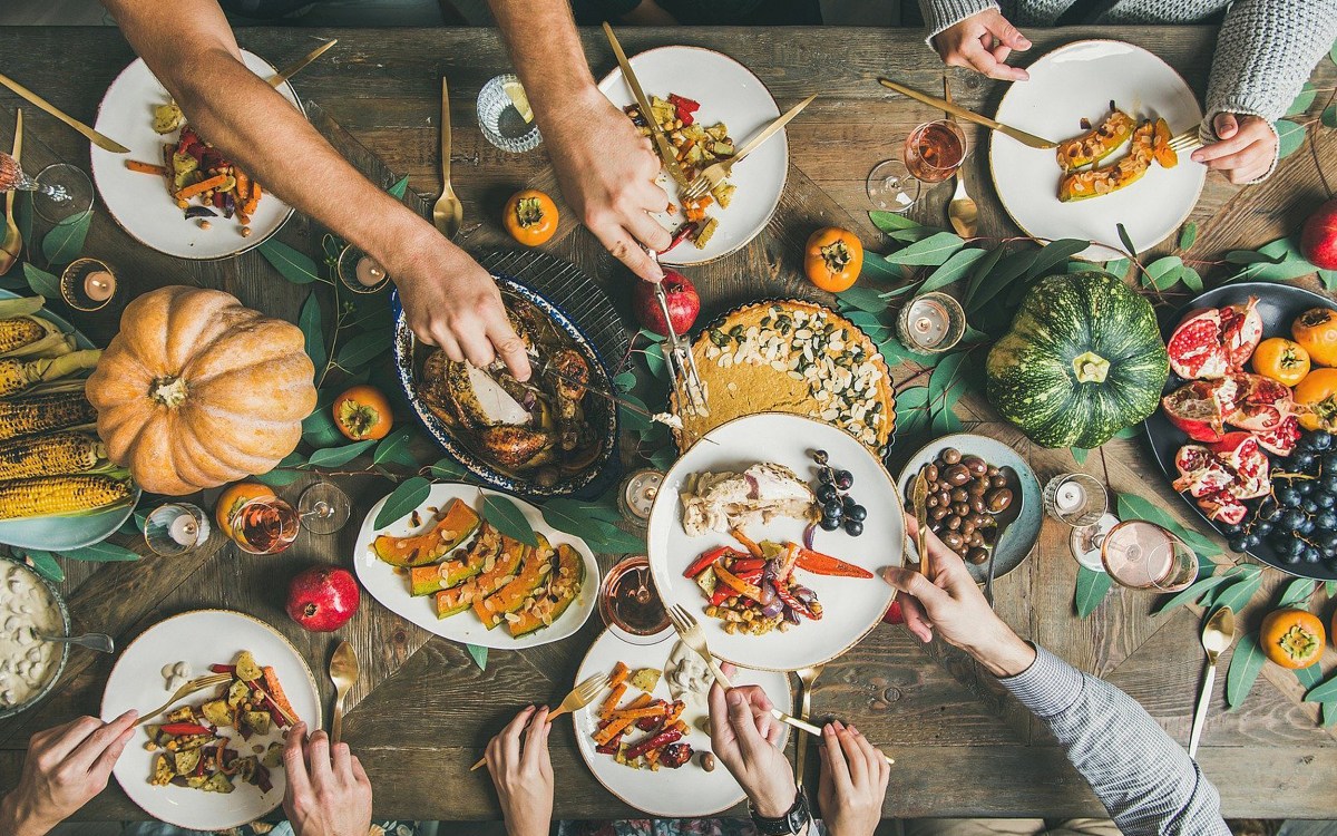 People at Thanksgiving table.