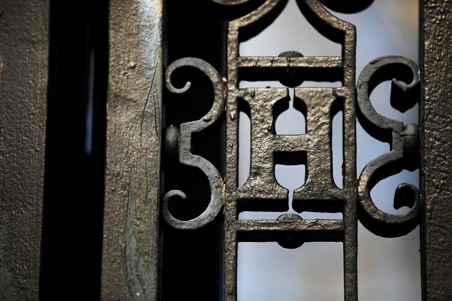 Quincy St. Gate.