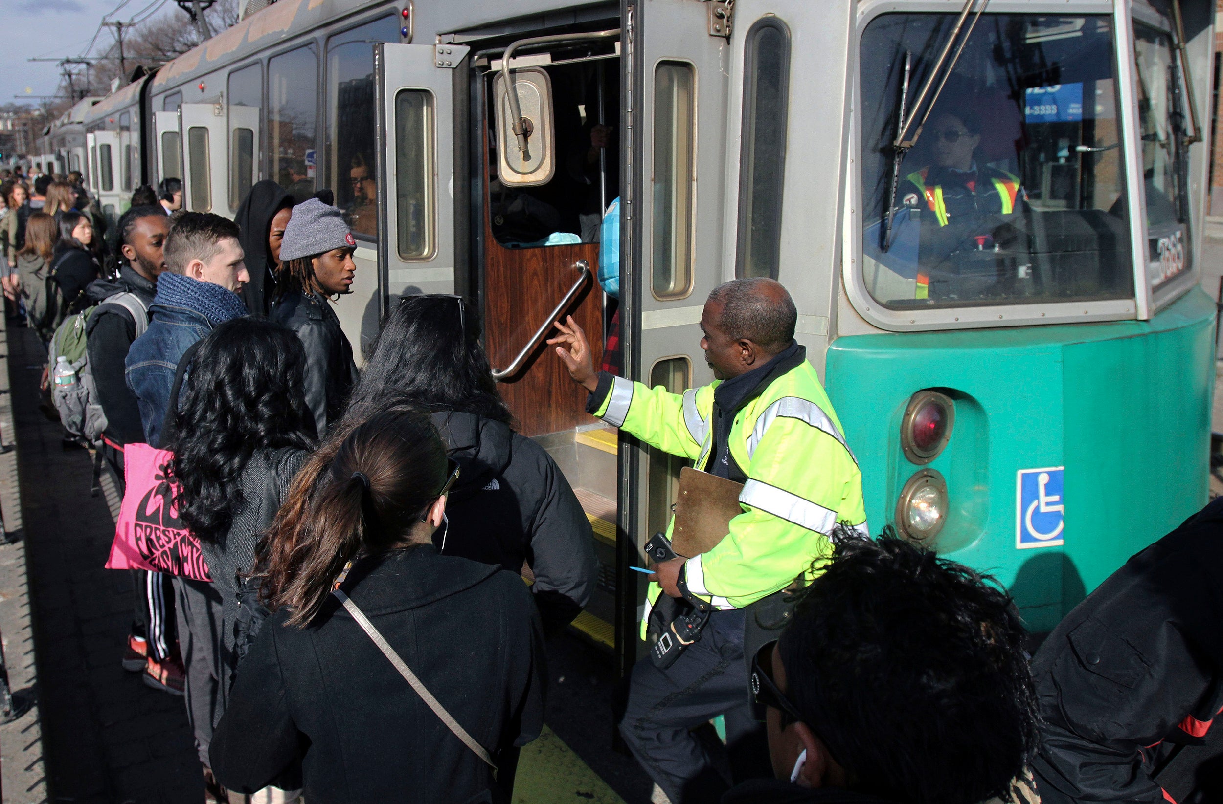Should public transit be free? Experts weigh in on policy options ...