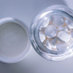 New thinking on aspirin and cancer needs dose of nuance, Harvard expert says