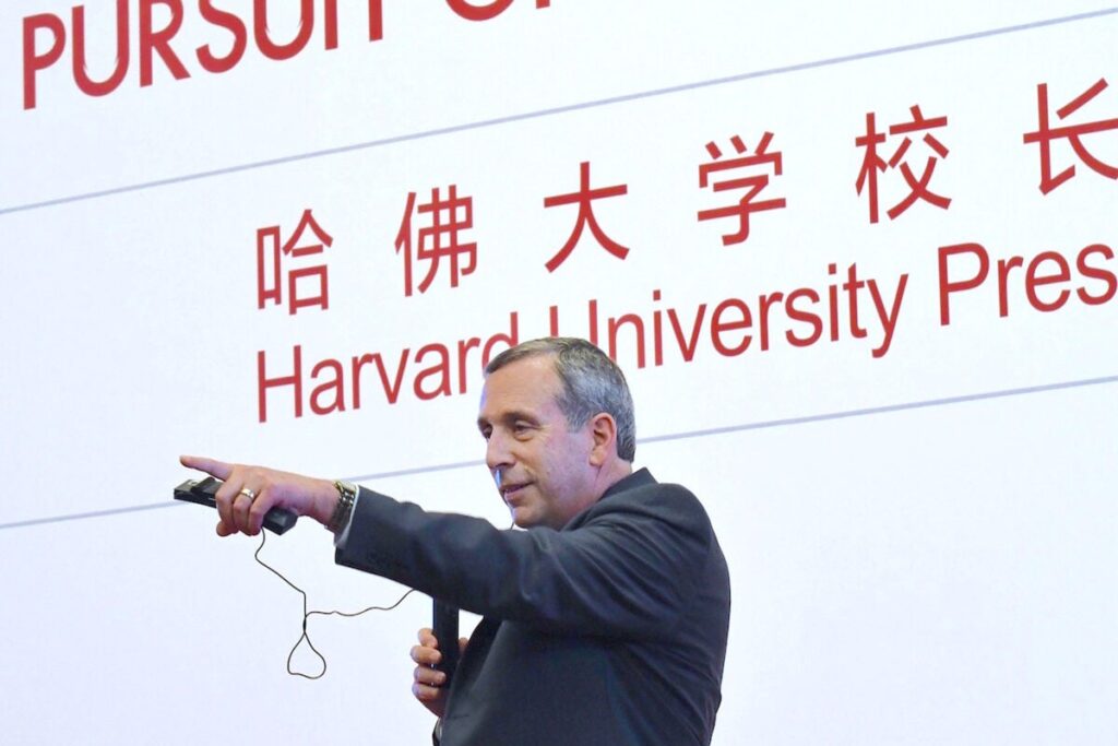 Larry Bacow speaks at Peking University.