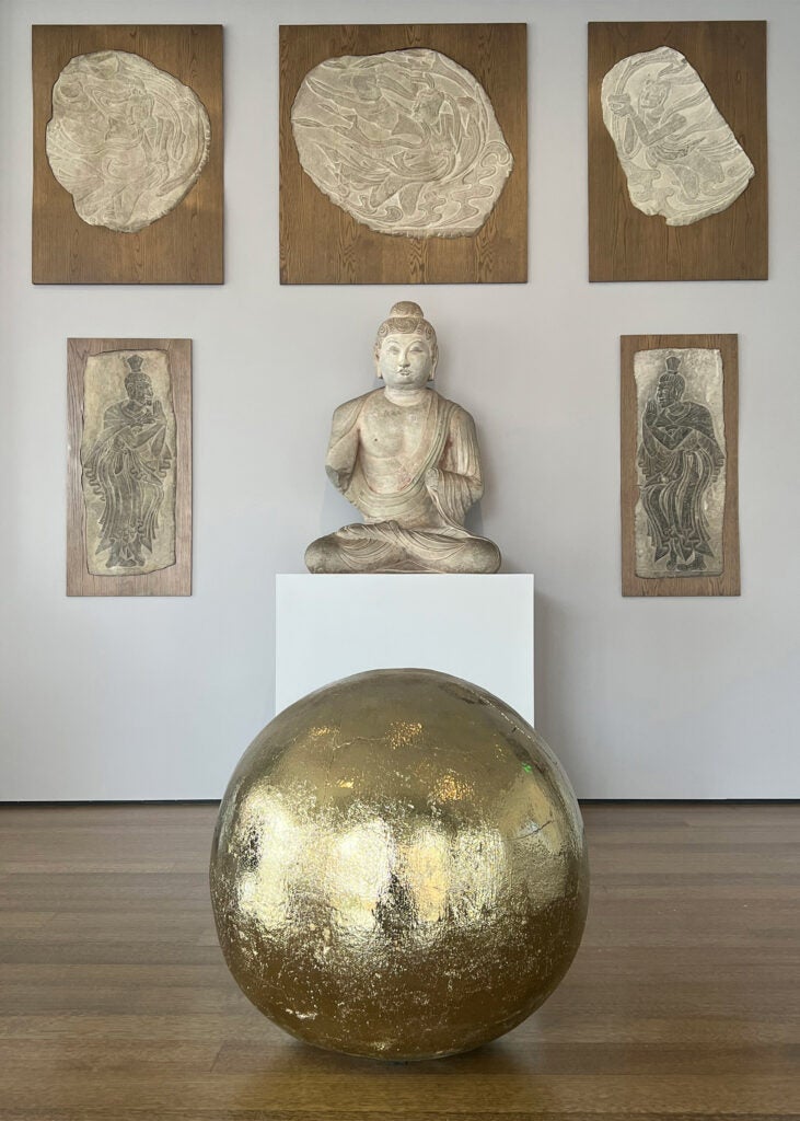 “Bosco Sodi: Origen” in a gallery of Asian Buddhist sculpture at the Harvard Art Museums. Photo: Courtesy of the artist and Kasmin, New York
