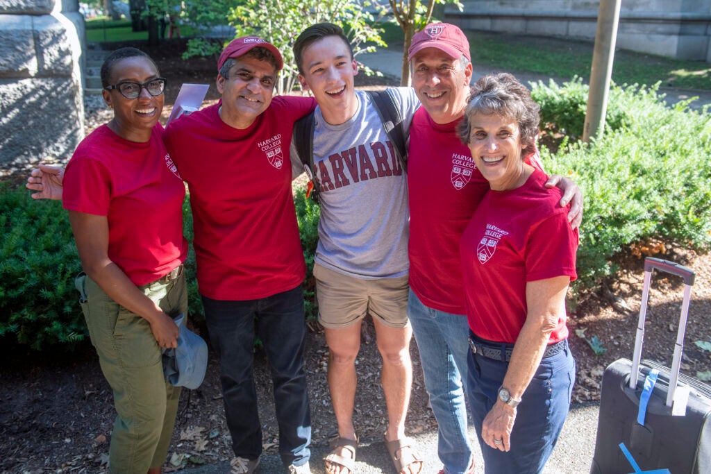 Deans Claudine Gay and Rakesh Khurana, along with the Bacows, posed with Jude Stafford ’26 of Kansas during Move-In Day 2022.
