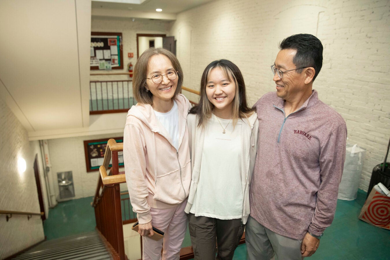 McKayla Ro ’27 moves into Weld Hall with the help of Yoonhyuk Ro, dad, and Seunghee Cha, Mom.