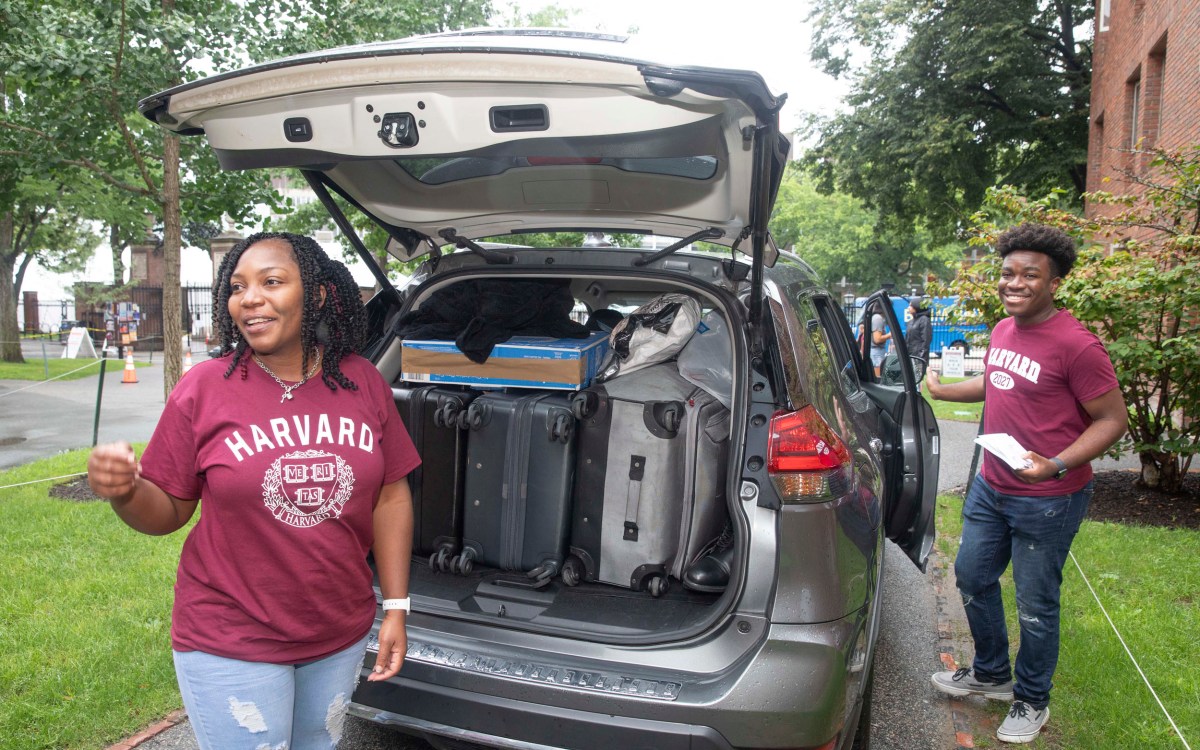 Dante Christie ’27 moves into Canaday Hall with the help of mom Joy Christie.
