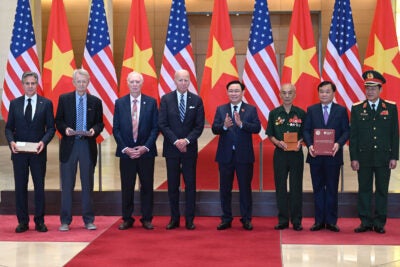 Joe Biden, Vuong Dinh Hue, Antony Blinken, Chuck Searcy, Matt Keenan, and Nguyen Van Thien.
