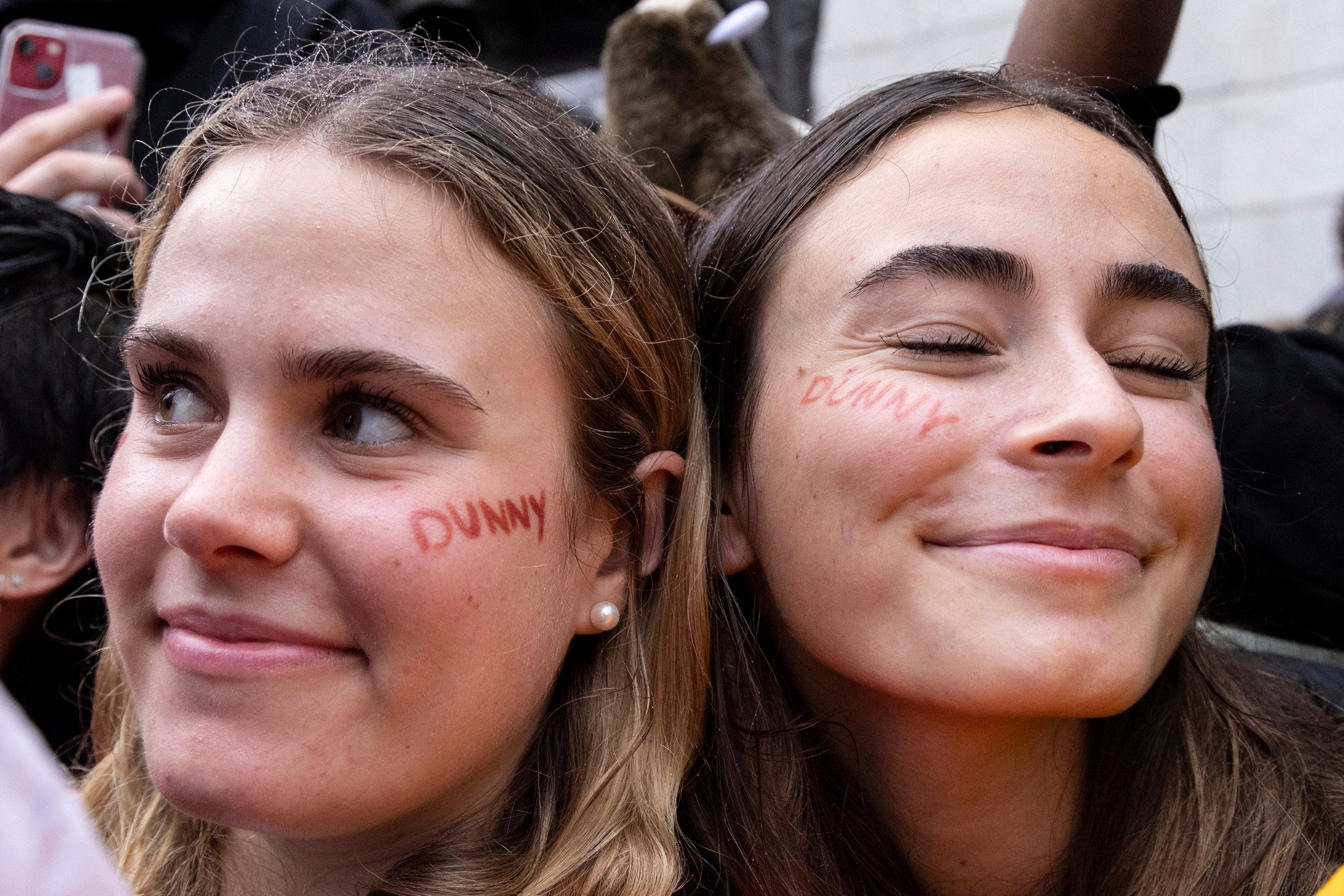 Katrina Geiersbach ’25 (left) and Ceci Nakfoor ’25 show off their Dunster House face paint.