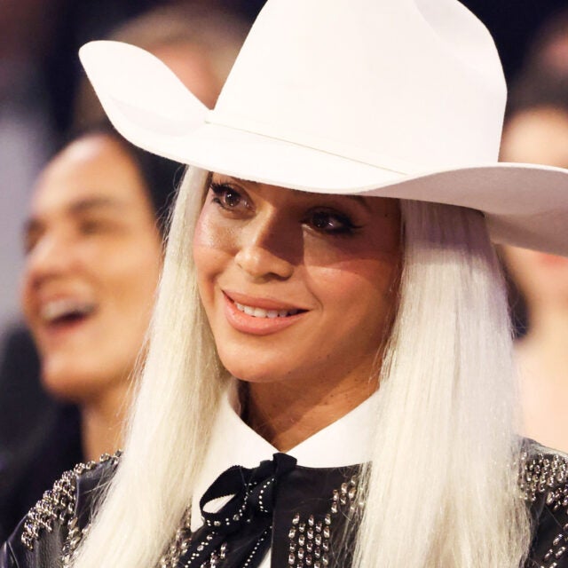 Beyonce wearing a cowboy hat at the Grammy Awards.