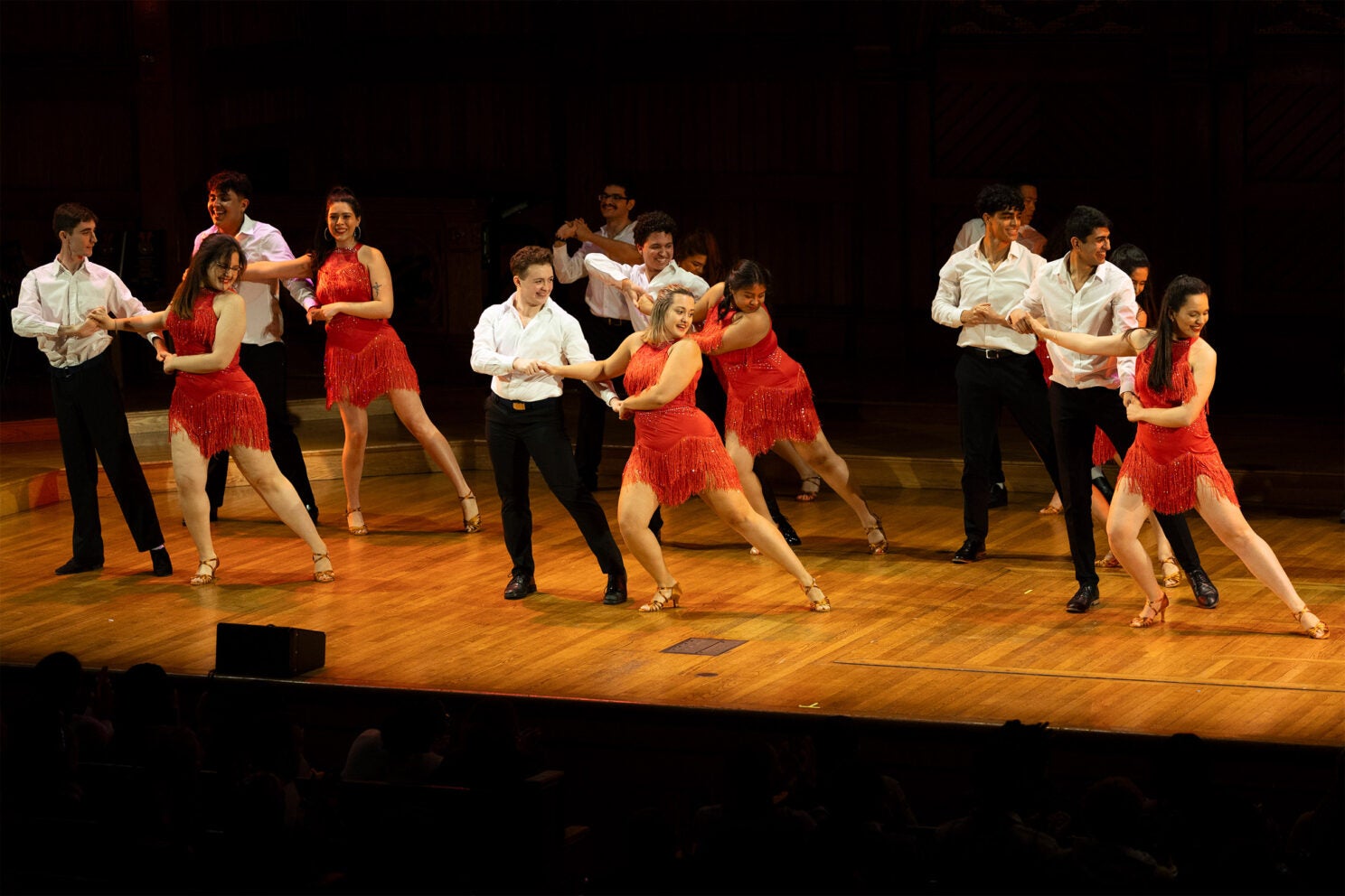 Candela Latin Dans Topluluğu'nun salsa gösterisi.