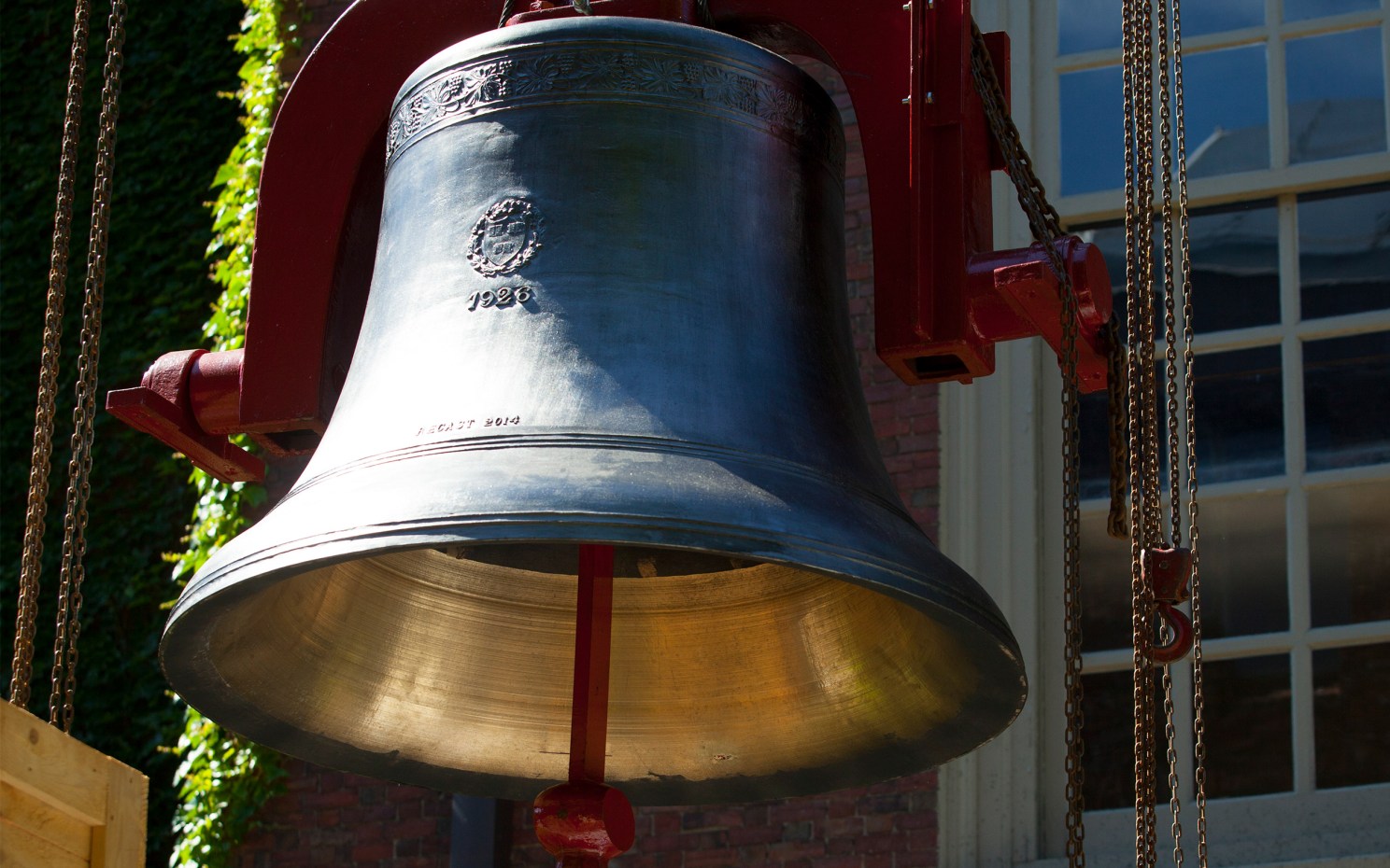 In 2014, a new bell was installed in the Memorial Church.