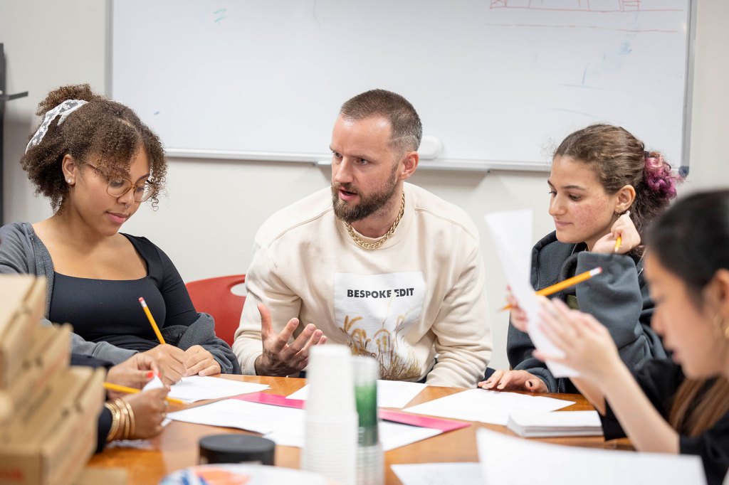 “Romeo and Juliet” actor Alex Ross engages with students. Credit A Priori Photography.