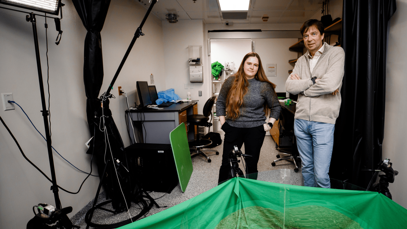 Postdoctoral Fellow Ugne Klibaite (left) and Bence P Ölveczky, Professor of Organismic and Evolutionary Biology.