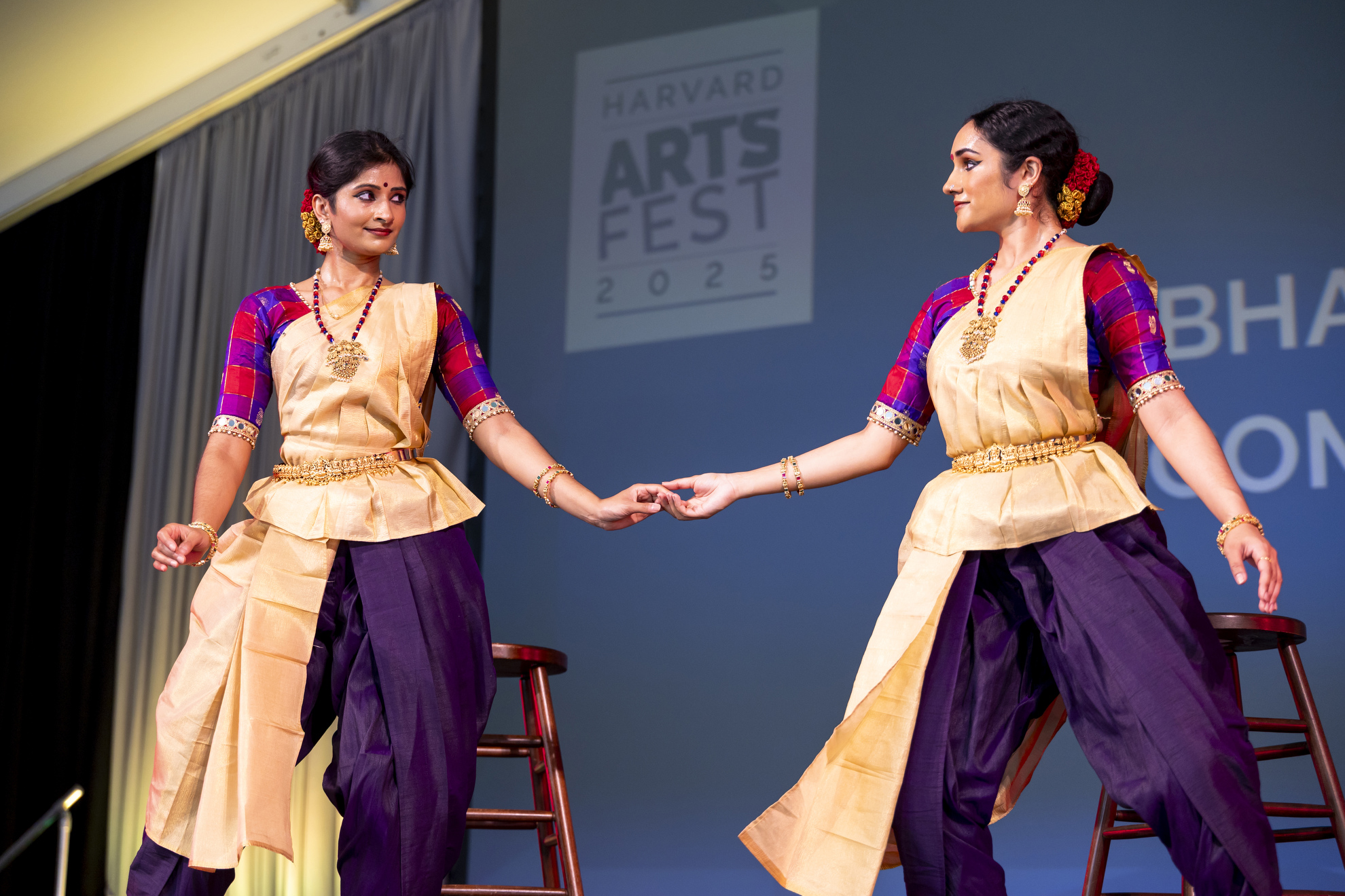 Shriya Srinivasan (left), SEAS Faculty, and Shriya Srinivas from the Anubhava Dance Company perform at the Science Center Plaza.