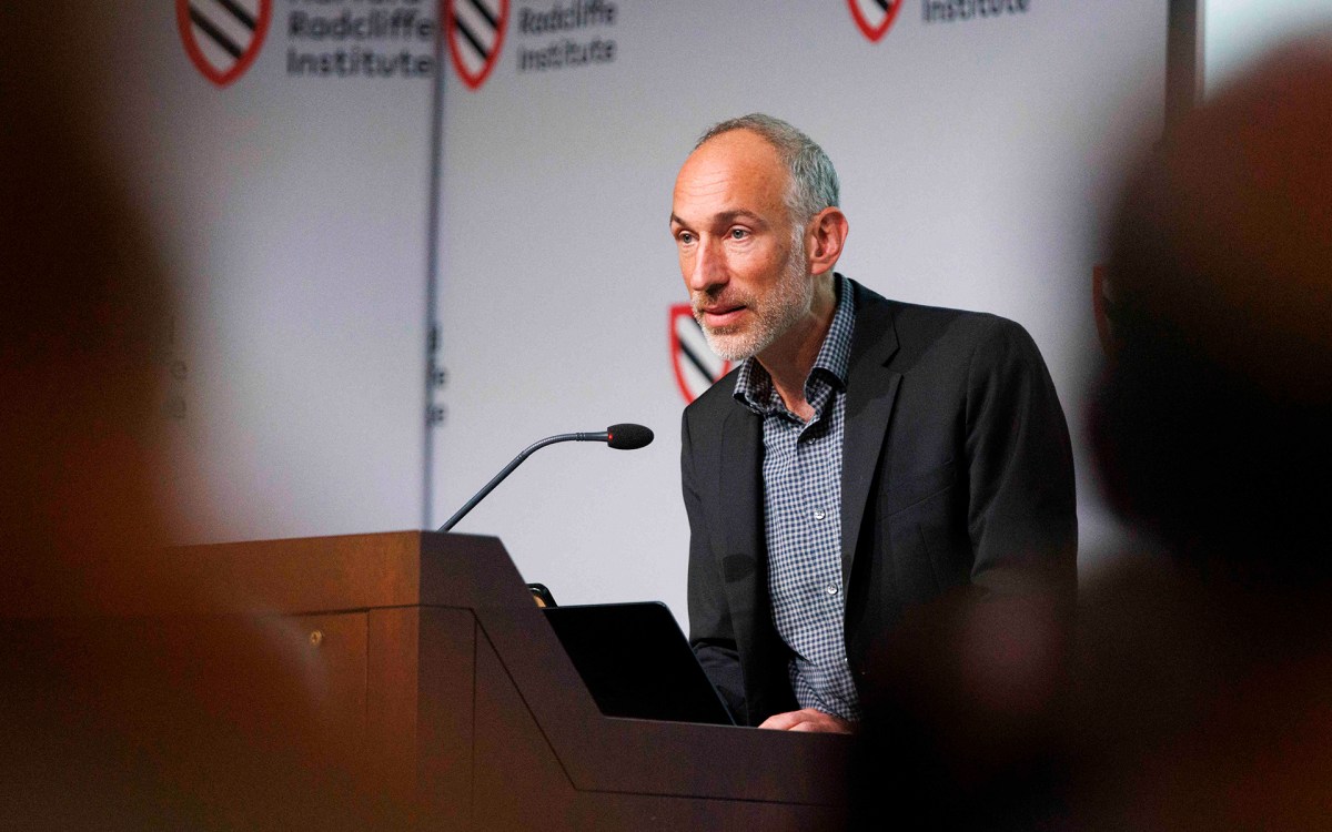 David Reich at lectern.