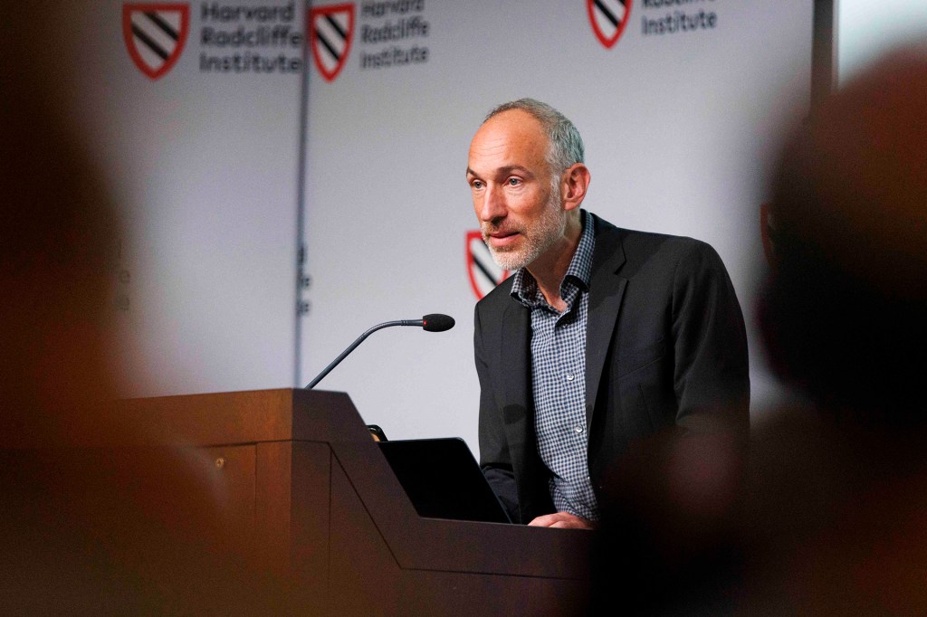 David Reich at lectern.