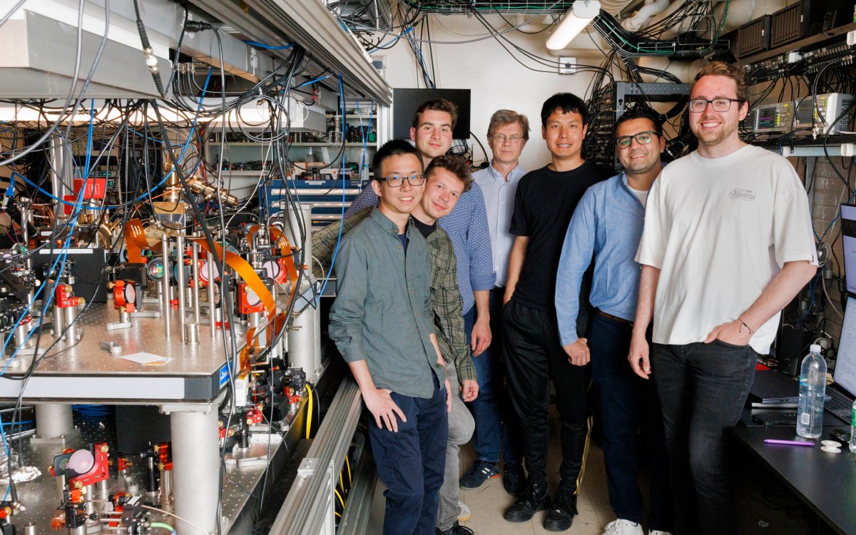 Neng-Chun Chiu (from left), Simon Hollerith, Luke Stewart, Mikhail Lukin, Jinen (Tim) Guo, Mohamed Abobeih, and Elias Trapp.