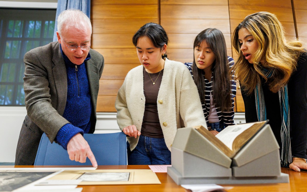 Professor David Armitage with Anne Sun ’29, Sarah Jiang ’29, Yasmim Barros ’29 at Houghton Library.