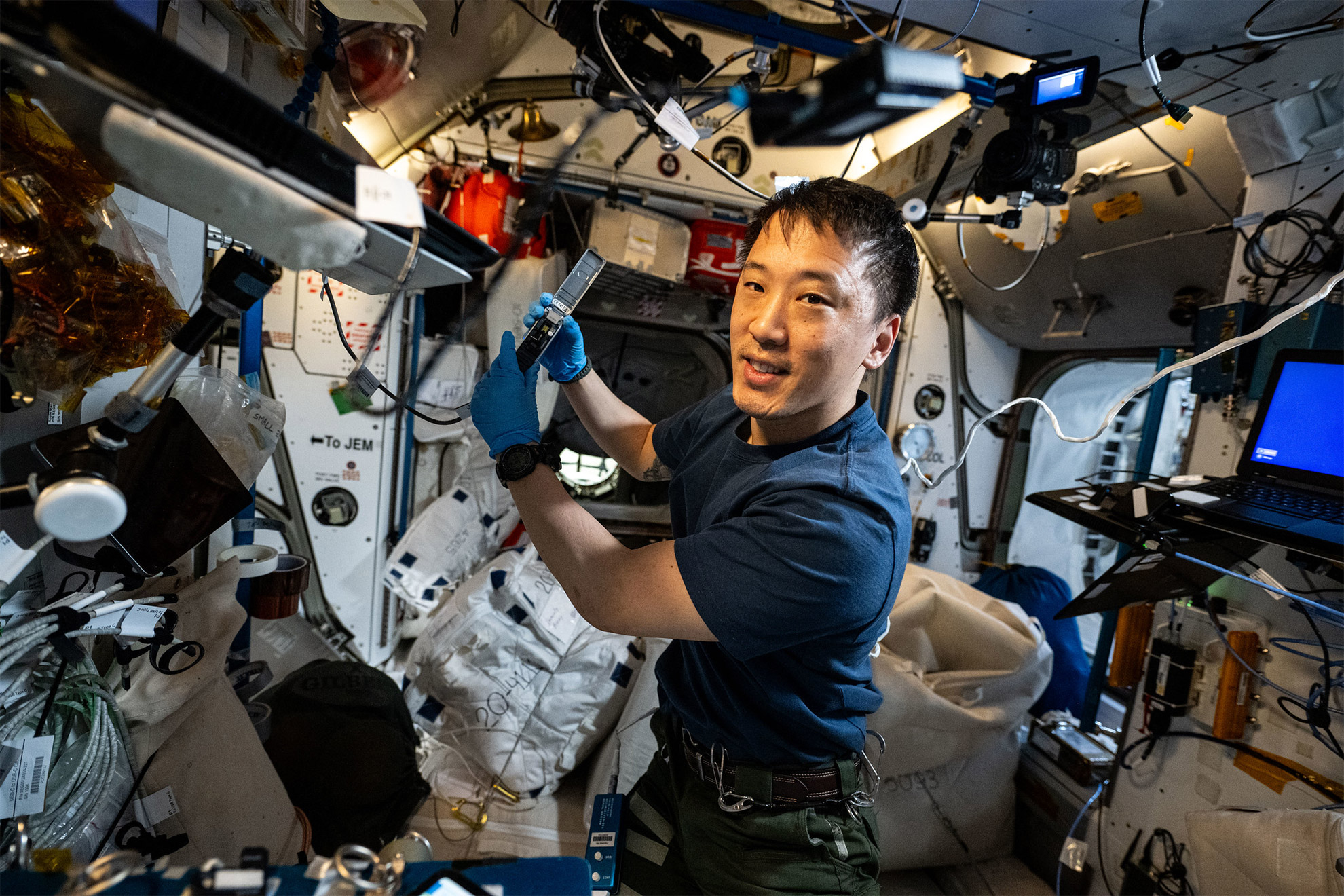 Ground-Based Telescopes vs. Space Observatories Ground-Based Telescopes vs. Space Observatories
