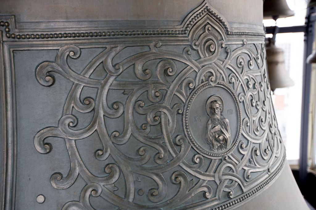 The Mother Earth bell at Lowell House.
