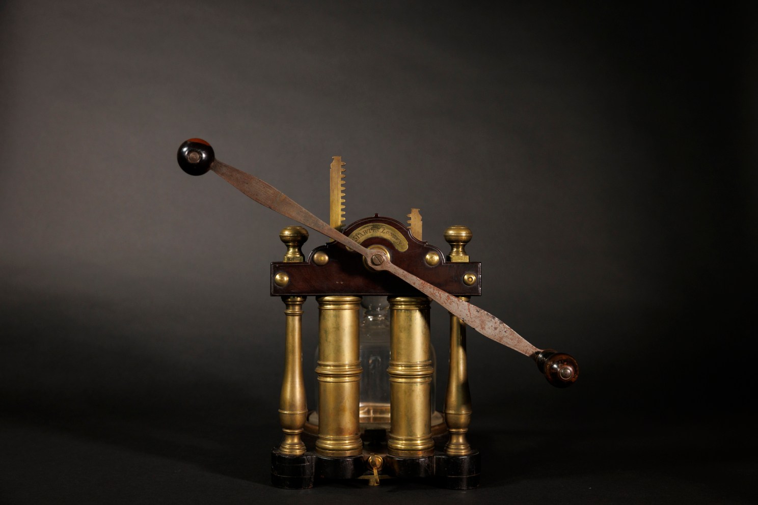 A photo of a double-barreled air pump from 1770