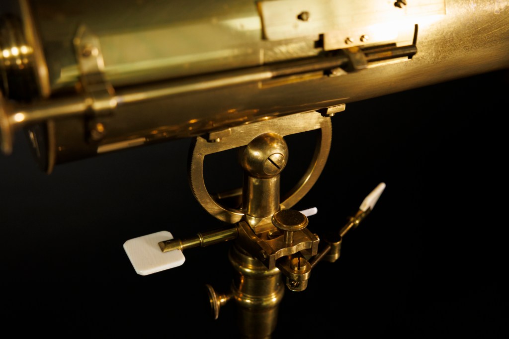 A close-up photo of a Cassegrain reflecting telescope from 1758