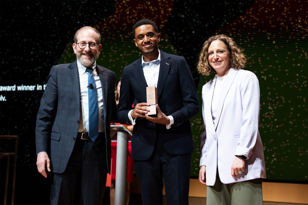 Harvard President Alan Garber and 
Revolv CEO and co-founder Biruh Demilew with Kravetz.
