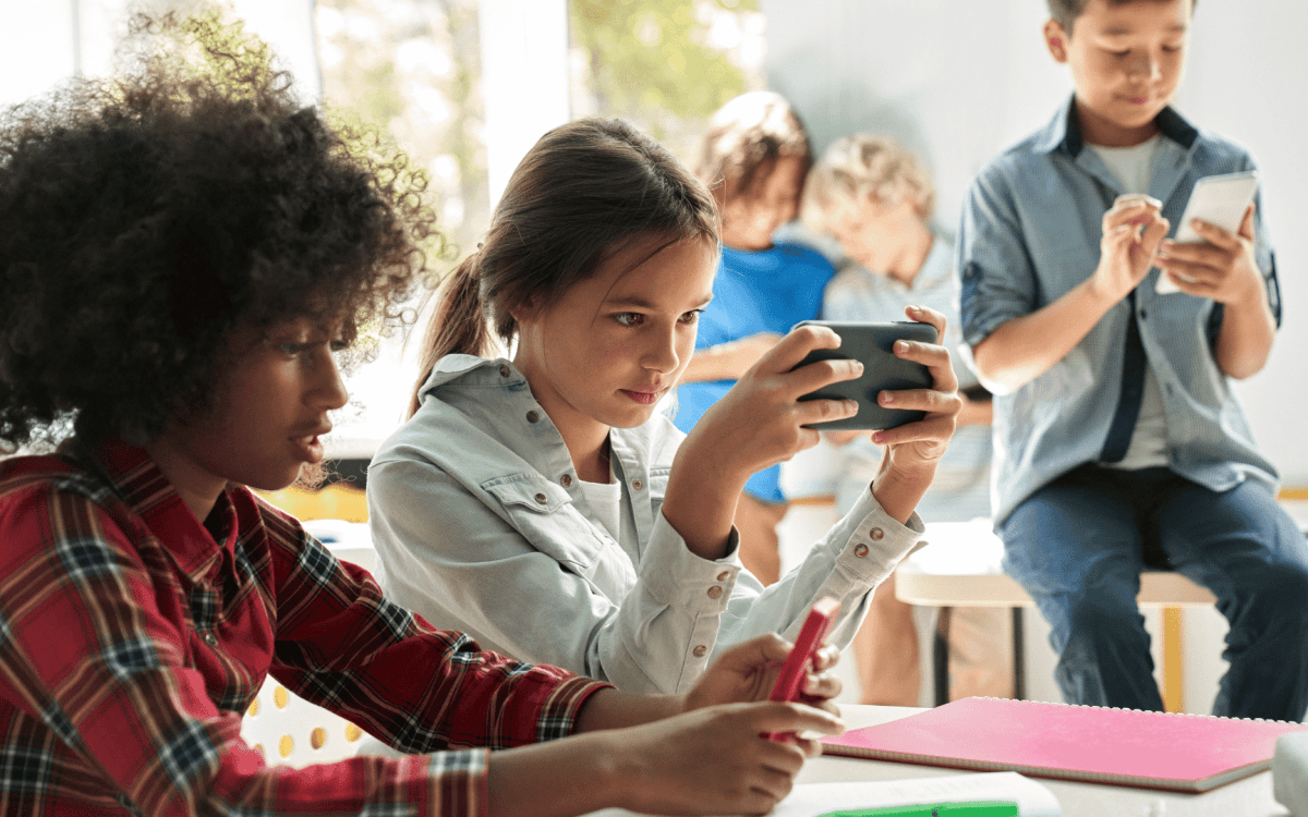 kids using phones