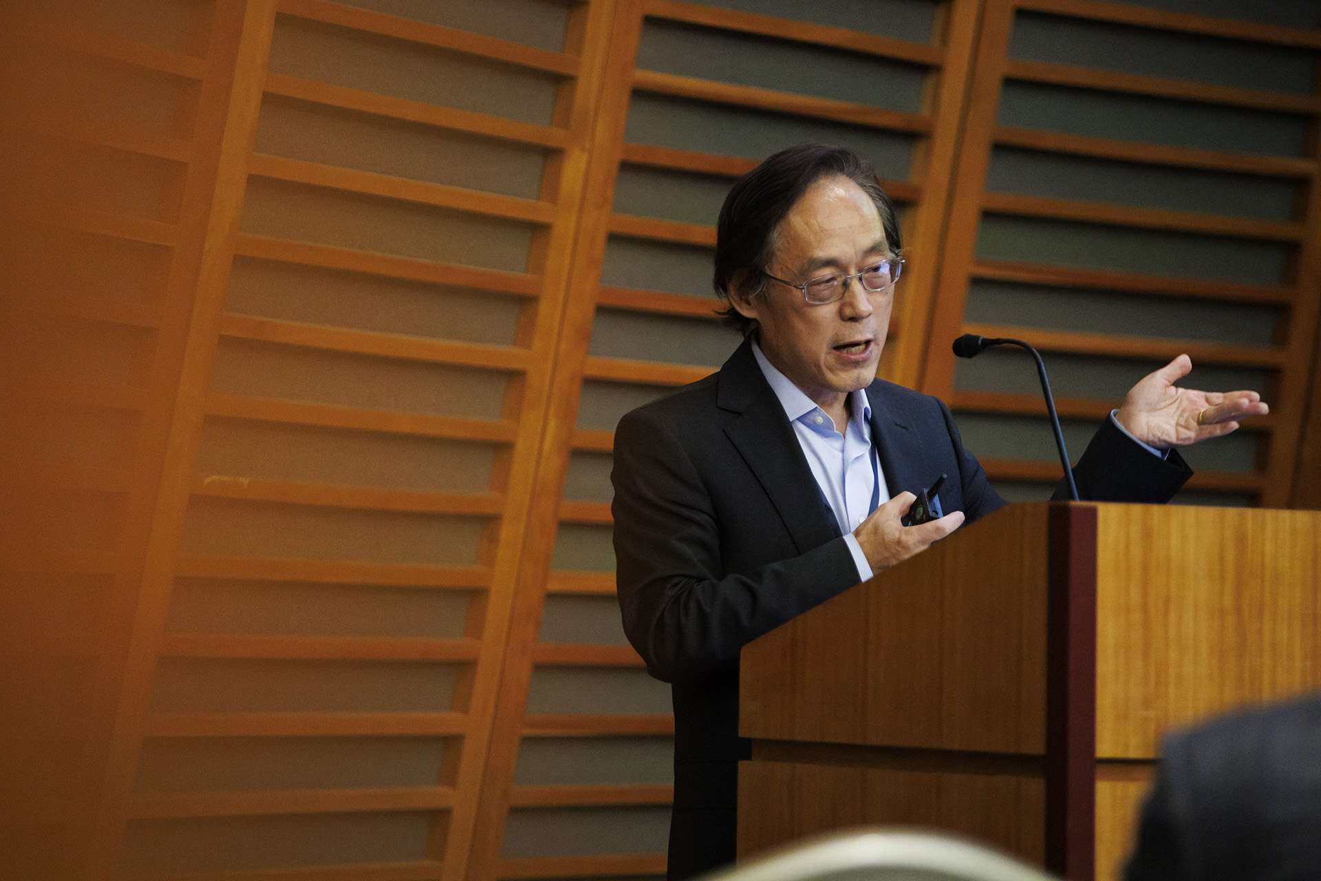 Frank Hu at the podium at the Healthy Aging Symposium.